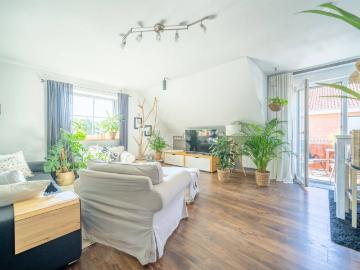 Charmante & lichtdurchflutete 3 Zimmer Maisonette Wohnung mit Balkon und Carport