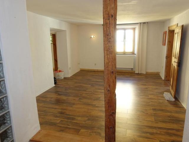 Charmante, liebevoll renovierte 3 Zi. Wohnung im 1. OGs – teilmöbliert & sofort zum Wohlfühlen