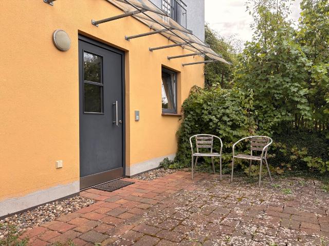 Charmante möblierte 2 Zimmer Wohnung mit Terrasse und Gartenmitbenutzung