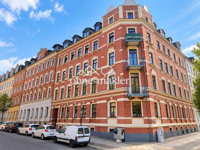 Charmante, modernisierte 2 Zimmer Wohnung im historischen MFH mit Balkon und EBK 6% Rendite