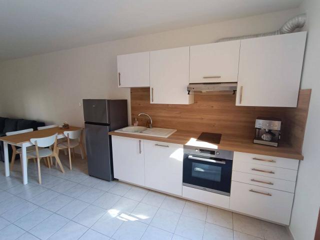 Charmante maison meublée avec garage et terrasse
