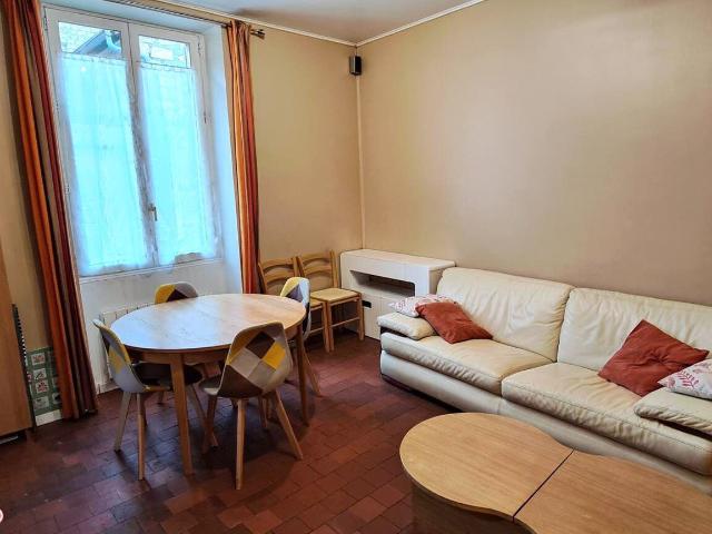 Charmante Maison Mitoyenne de 3 pièces à Presles avec Terrasse et Garage