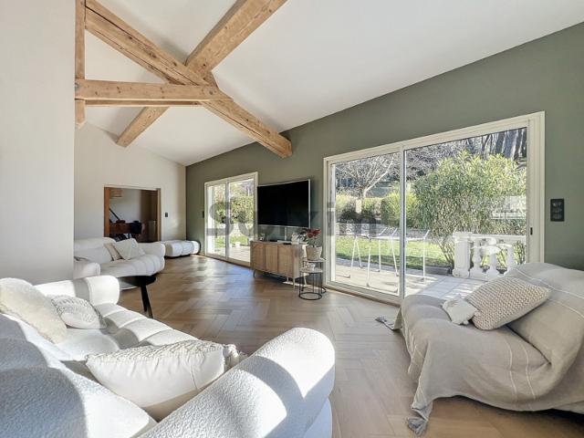 Charmante maison moderne et lumineuse avec piscine