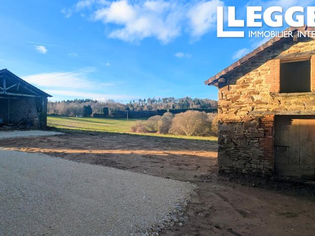 Charmante maison au cœur d’un village recherché, rénovation en cours, superbes vues panoramiques