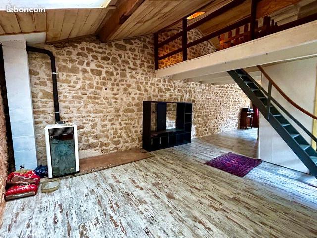 Charmante maison au cœur du village, à rénover, proche de Poitiers