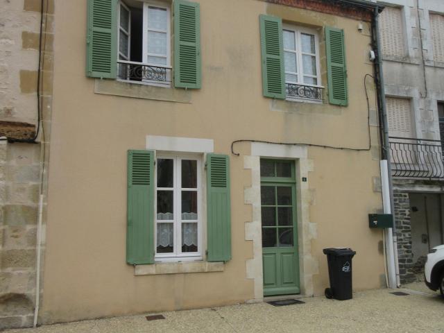Charmante maison au cœur du village de Prissac!