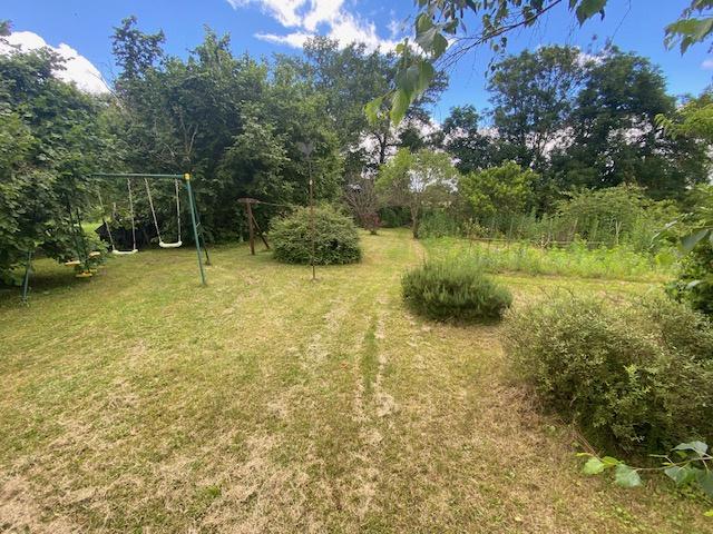 Charmante maison avec dépendances sur très beau jardin de 2247 M2