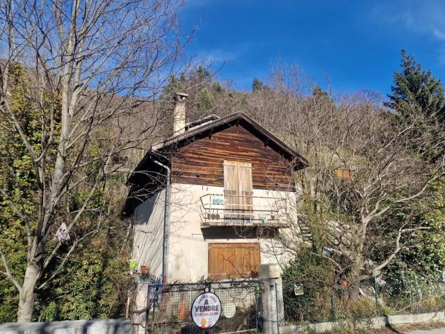 Nouvelle opportunité pour cette maison avec jardin et grange à Saint Martin Vésubie