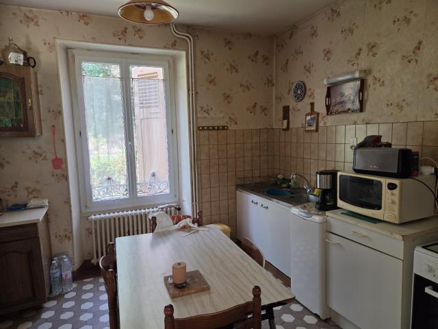 CHARMANTE MAISON AVEC JARDIN