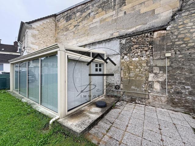 Charmante maison avec terrain privatif à louer
