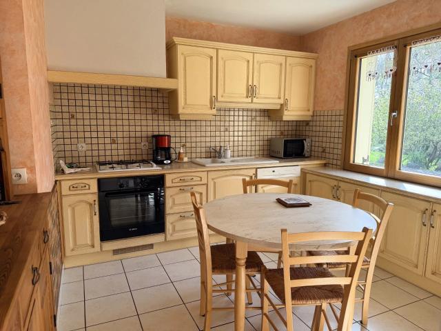 Charmante maison avec véranda, 4 chambres et garage