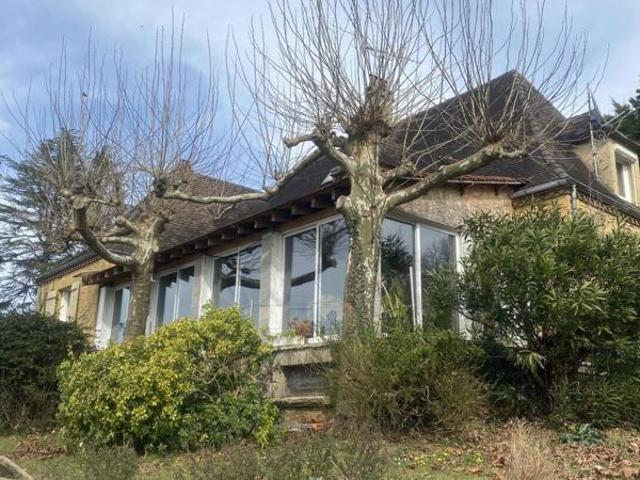 Charmante maison avec vue et piscine et 1,7 hectare de terrain c