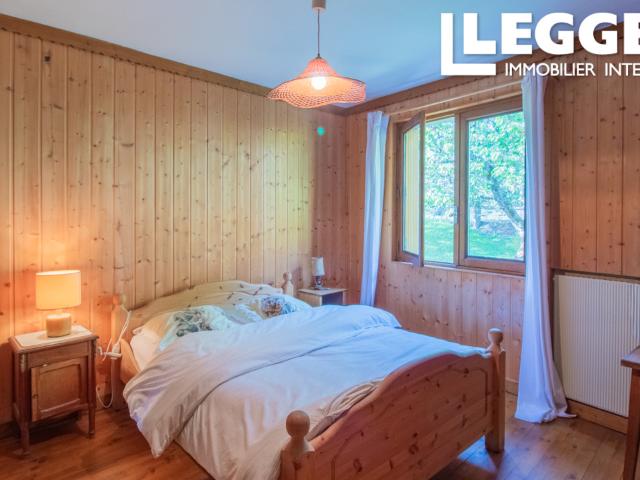 Bon potentiel locatif Maison de 2 appartements 186m², garage, terrasse, Proche Courchevel, 3 Vallées