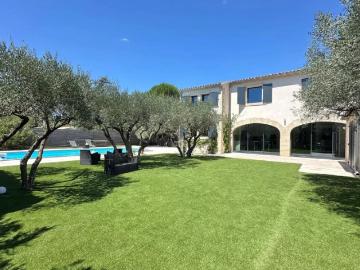 Charmante maison à Saint Maximin, à 5 minutes d’Uzès