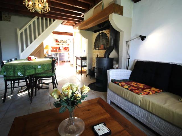 Charmante maison à vendre, alliant intimité et caractère
