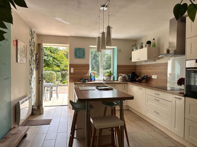 Charmante maison ancienne avec vaste terrain et piscine La Pellerine