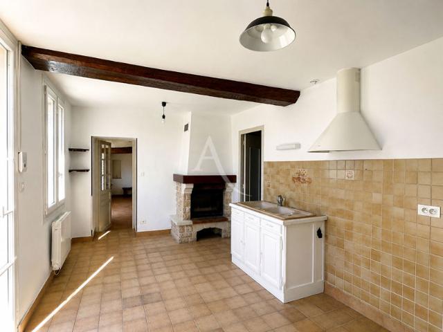 Charmante maison ancienne de plain pied avec jardin clos à Varennes sur Loire