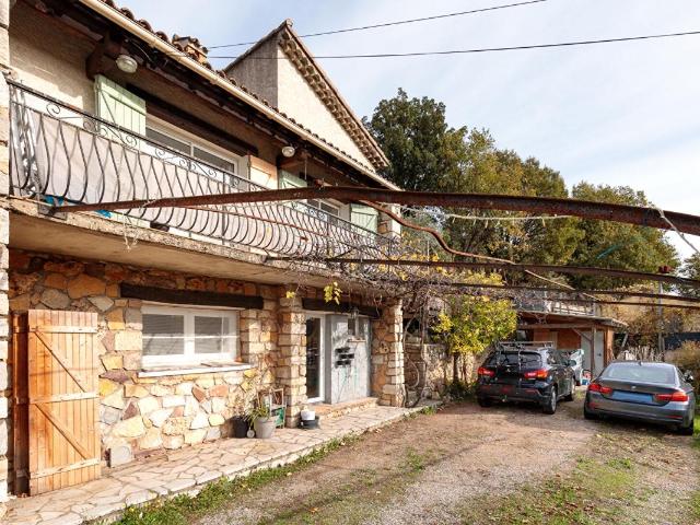 Charmante maison Bagnols En Foret avec une superbe vue
