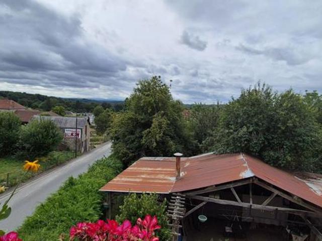 Charmante maison creusoise avec plusieurs dépendances et grand jardin arboré