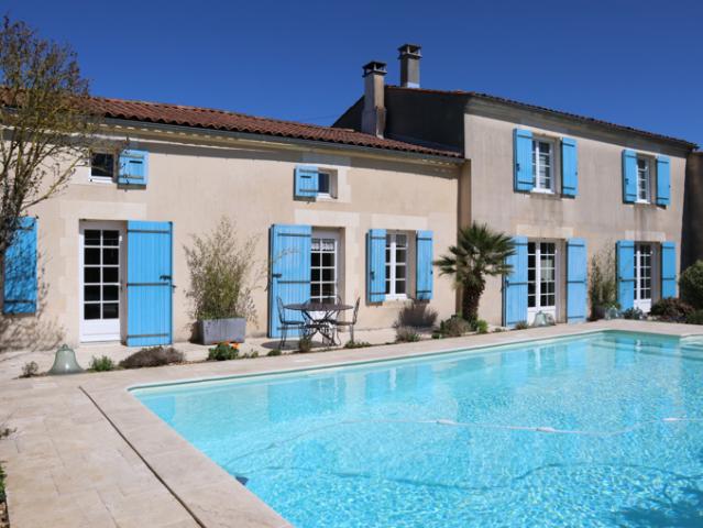 MAISON de caractère XIXe siècle avec façade en moellons à LE