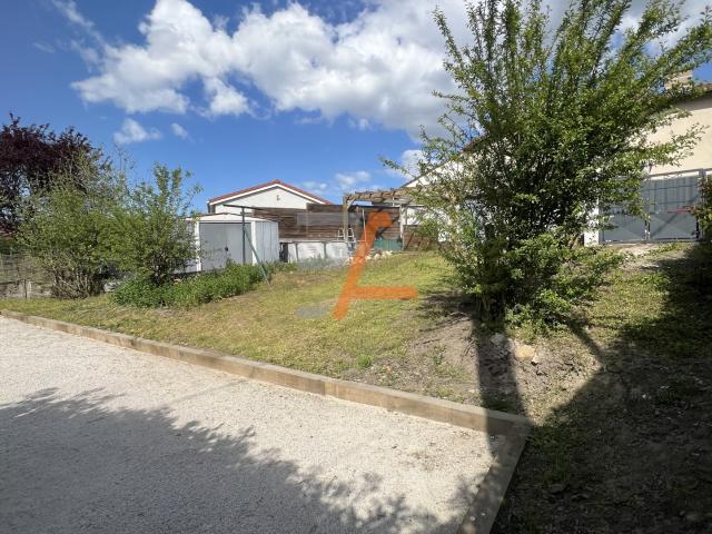 Charmante maison duplex avec terrain & grand garage Unieux 55,68 m2 Mitoyenne côté nord