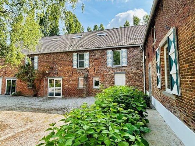 Charmante maison dans ancienne ferme en carré