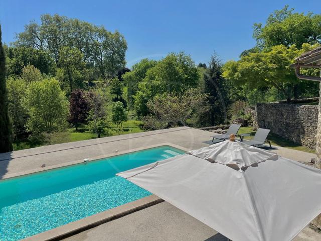 Charmante maison dans un hameau paisible 280m² Rauzan