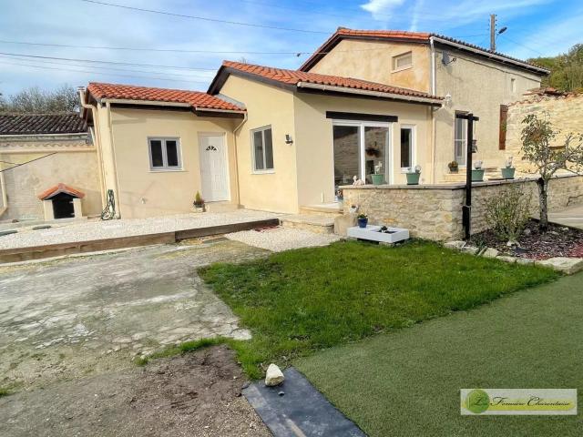 Charmante Maison dans un Hameau Typique Charentais 90m² Saint Fraigne