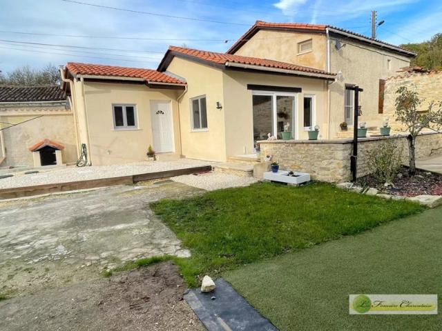 Charmante Maison dans un Hameau Typique Charentais
