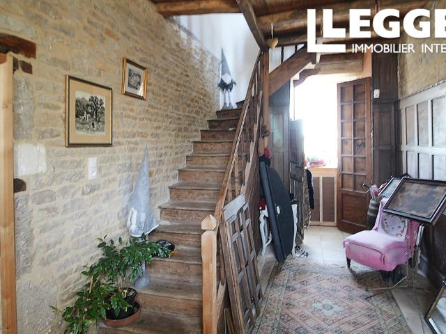 Charmante Maison de Maître avec près d’un hectare, éléments d’époque et dépendances