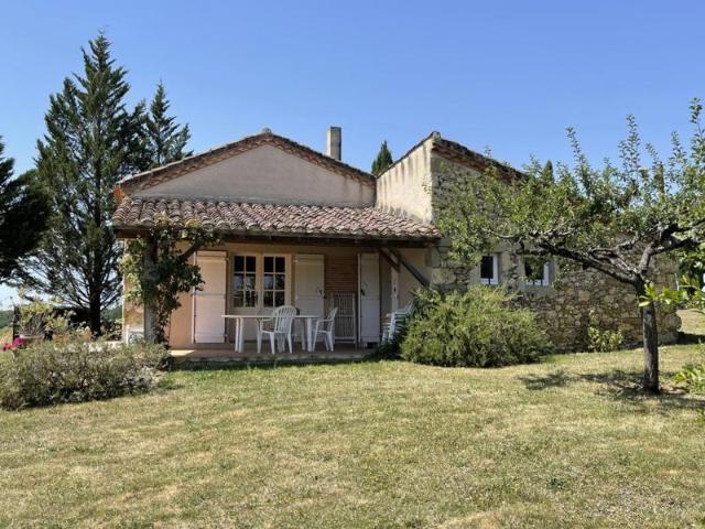 Charmante maison de campagne avec grande piscine et superbes vues