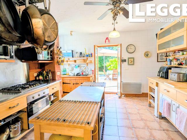Charmante maison de campagne avec piscine, séchoir et jardins en périphérie d'un village