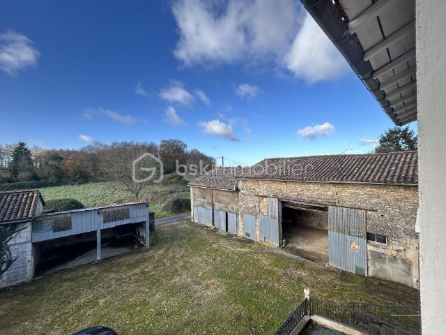 Charmante maison de campagne à fort potentiel — 4 chambres, dépendances & grand terrain
