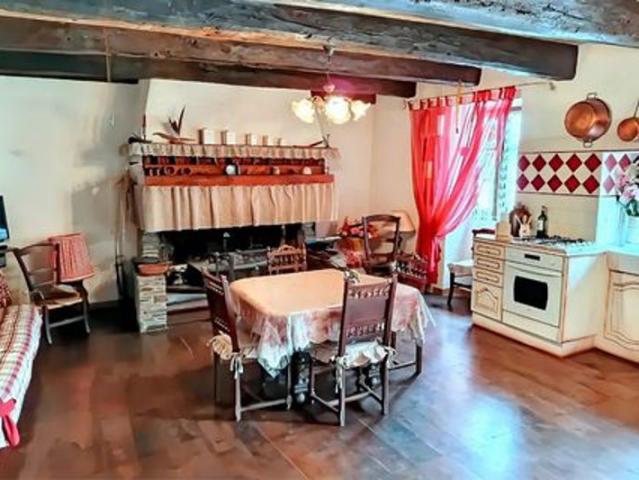 Charmante maison de campagne en pierre à BERLATS