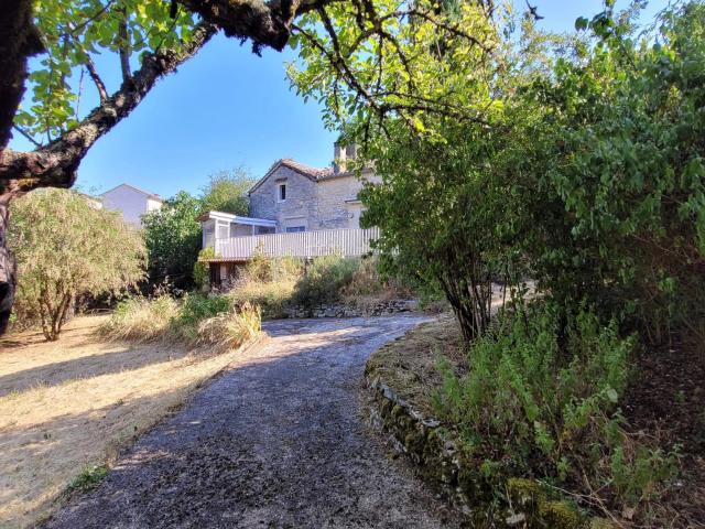 Charmante maison de campagne familiale sur un terrain de plu. 179m² Trespoux Rassiels