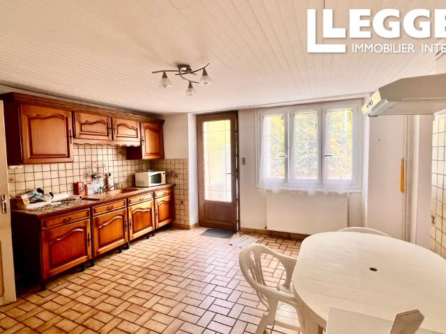 Charmante maison de campagne, trois chambres avec garage, atelier en pierre et jardin avec vue sur la campagne