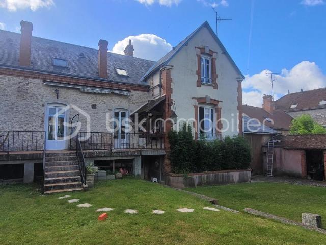 Charmante maison de caractère au cœur d'un village 8 pièces 190 M²:/ sous sol total