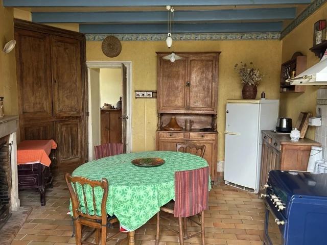 Charmante maison de caractère avec cave voûtée et jardins