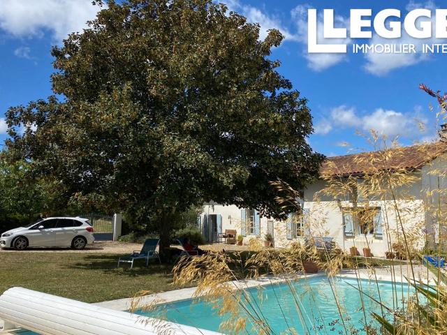 Charmante maison de caractère de 4 chambres avec piscine chauffée, à 20 minutes de Cognac
