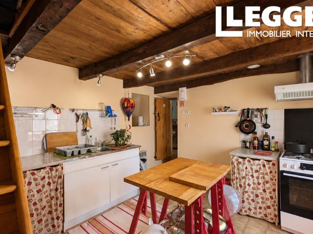 Charmante maison de caractère de 2 chambres avec jardins près de Ménigoute