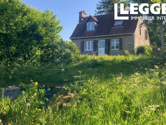 Charmante maison de deux chambres et joli jardin avec des arbres fruitiers matures et une belle vue