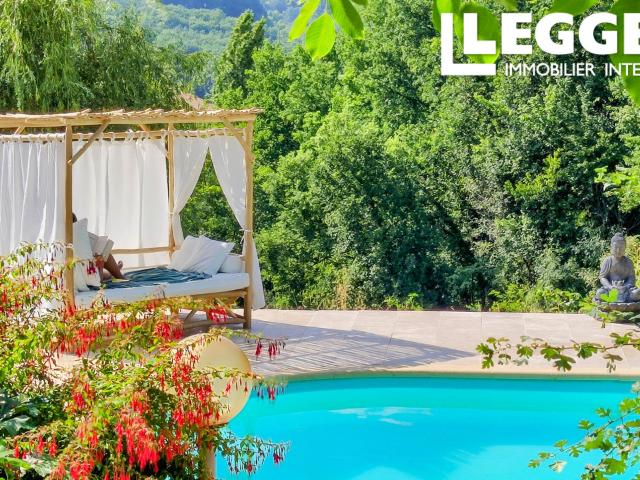 Charmante maison de famille, chaleureuse et confortable, avec grange, piscine et vue panoramique