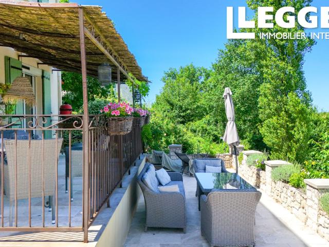 Charmante maison de famille, chaleureuse et confortable, avec grange, piscine et vue panoramique