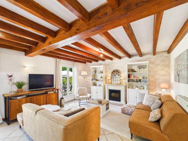 Maison de plain pied avec dépendances et grand terrain + pos. 148m² Verteillac