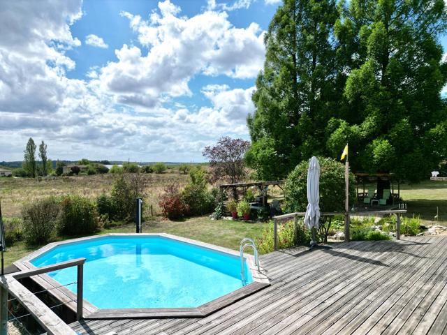 Charmante maison de plain pied avec piscine et vue dégagée 105m² Monségur
