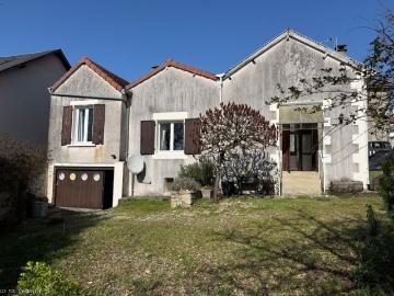 Charmante Maison de Plain pied & Sous sol à Civray, Avec 59m² Civray