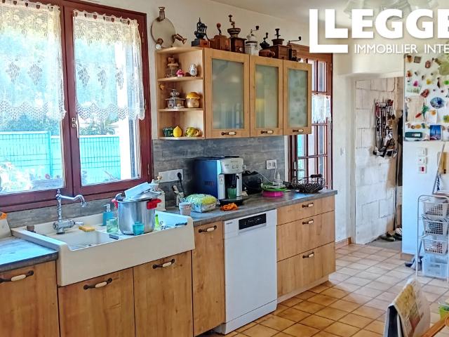 Charmante maison de plein pied en campagne avec piscine, grand terrain, entre Thouars et Montreuil Bellay