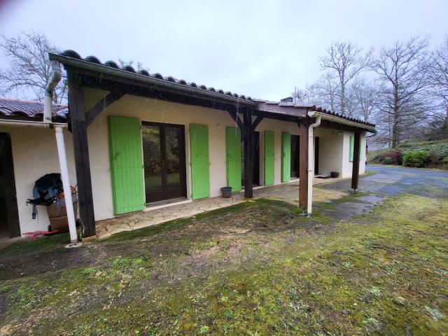 Charmante Maison de plein pieds avec 3 chambres à 10kms de Sarlat
