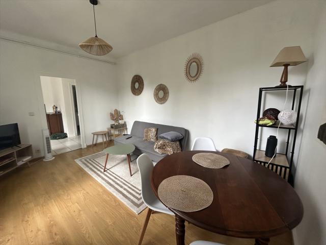 Charmante maison de style « petite longère » avec vie de pla. 77m² Souillac