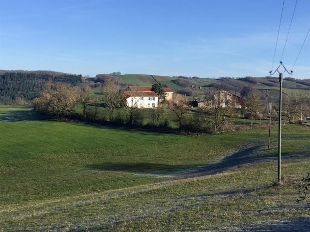Charmante maison de vacances française 83m² Saint Sernin sur Rance